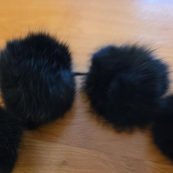 Danier Rabbit Fur Scarf - Picture 5 of 5